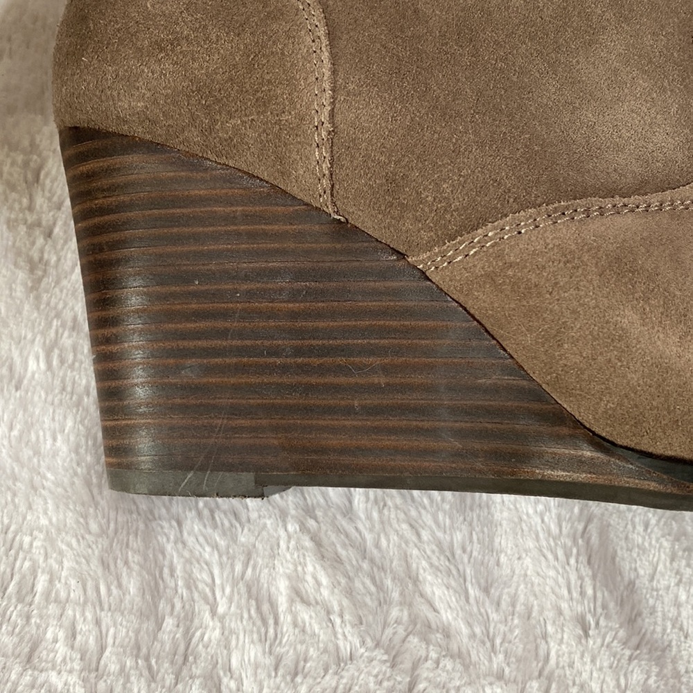 Lucky Brand Yasmin Tan Wedge Booties Size 10M - Picture 5 of 9